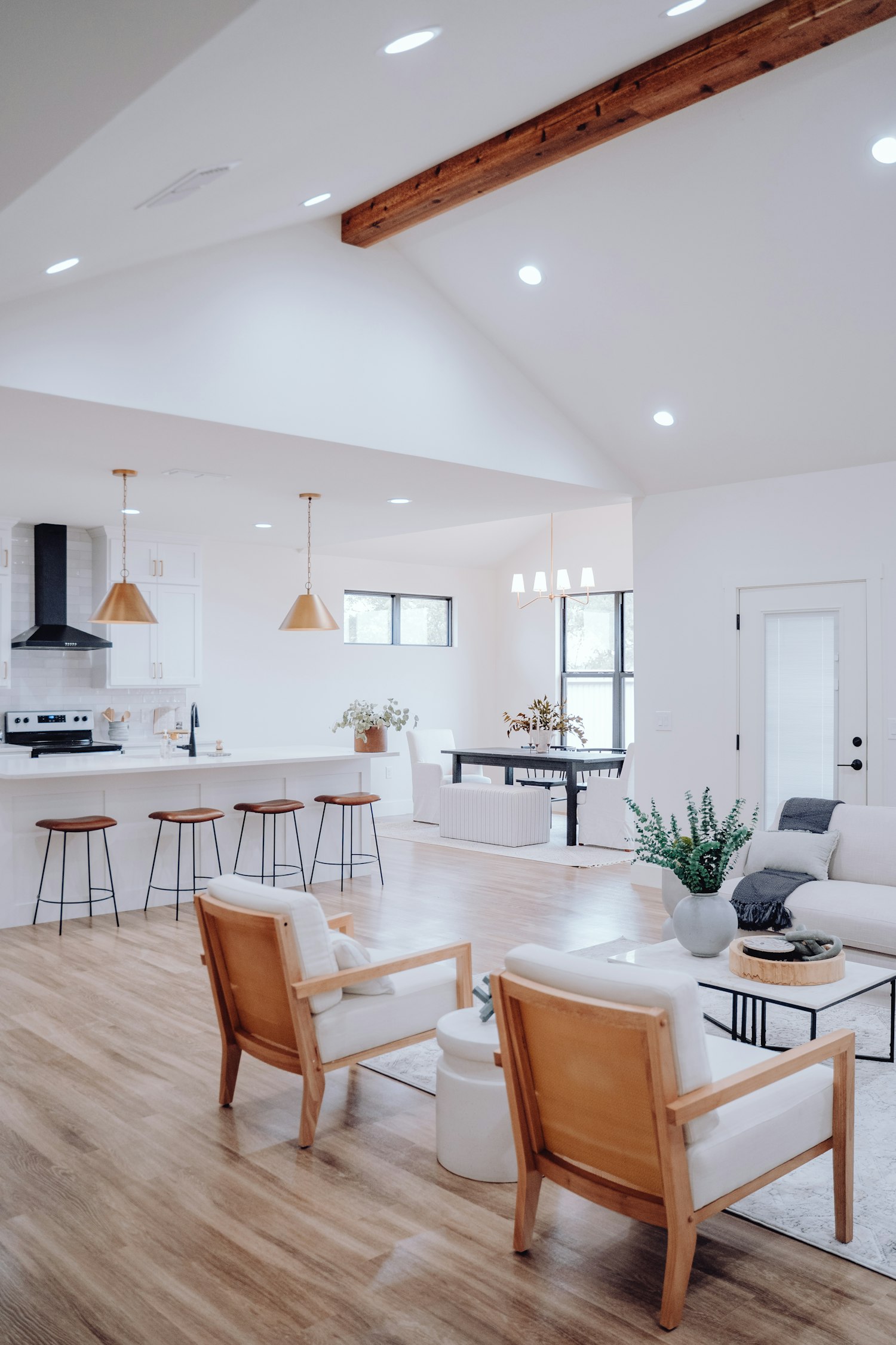 Open keuken met eiland en ruime zithoek