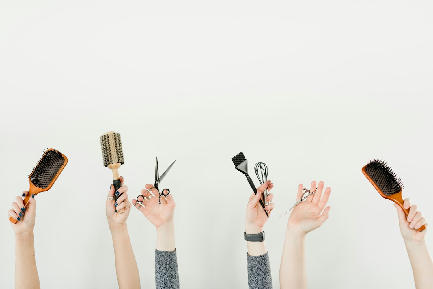 Borstels, schaar en kleurkwast van het salon